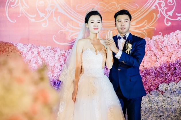 演员肖轶黄白露大婚众明星好友到场祝贺