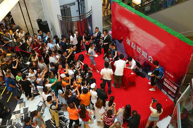 张磊与新疆粉丝见面