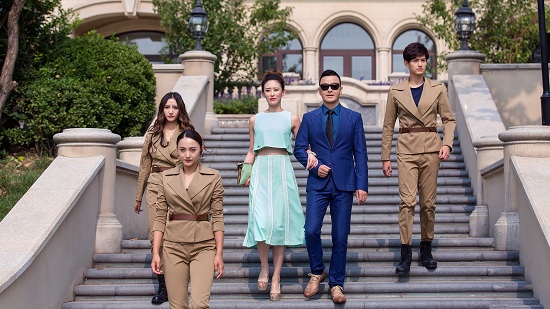 《麻辣变形计》楼佳悦马可演绎中二鲨鱼党