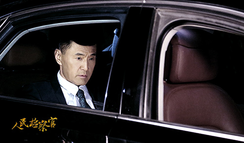 于荣光车中暗思