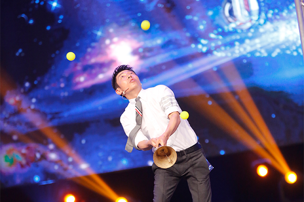 小撒大玩纸尿裤欲变奶爸 王迅遭万伏电击