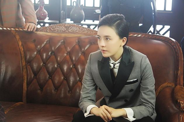 《傻儿传奇2》吕佳容饰女枪手霸气外露