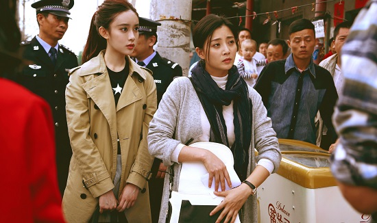 《人民检察官》孟子义、殷桃查案剧照