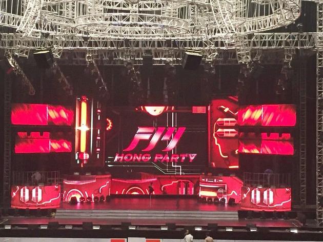 冯建宇生日会舞台