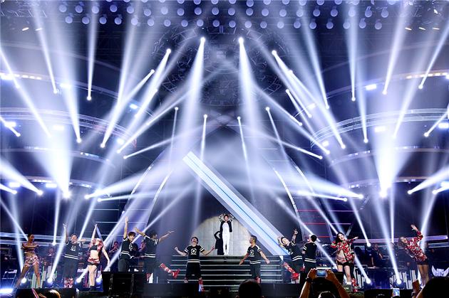 黄致列北京演唱会舞台效果