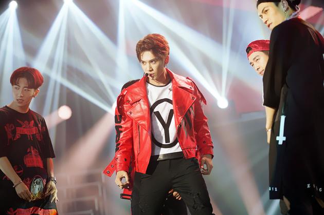 冯建宇演唱《hong》