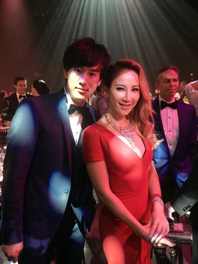 黄玮亦与李玟在amfAR慈善晚宴