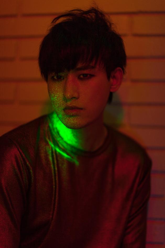 黄玮亦新专辑《查无此人》