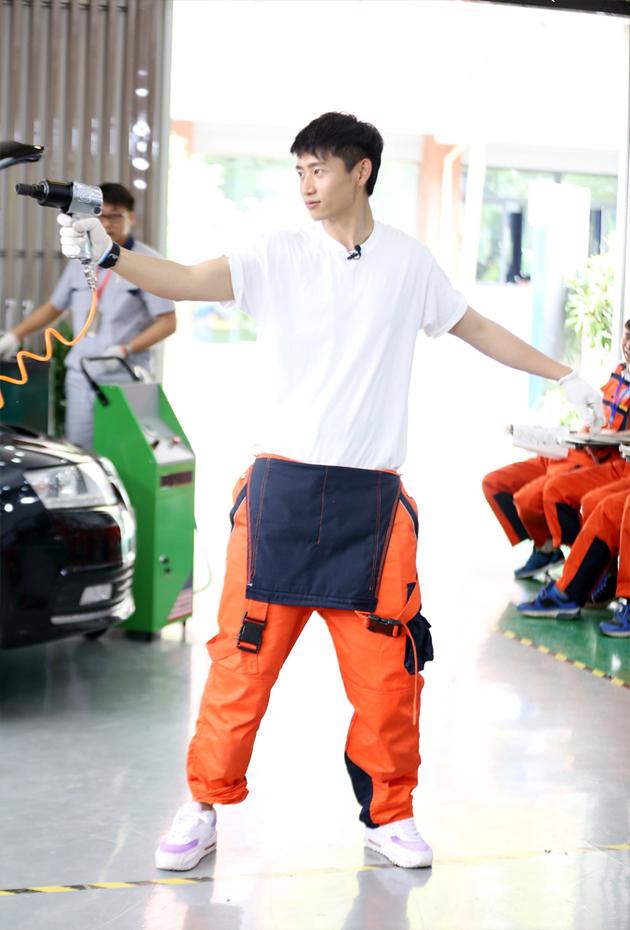 魏晨入学汽修班