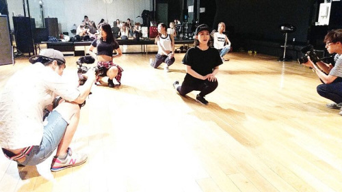 陈梓童后台排练