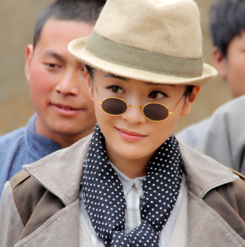 《黄金血道》贡米女扮男装英气十足