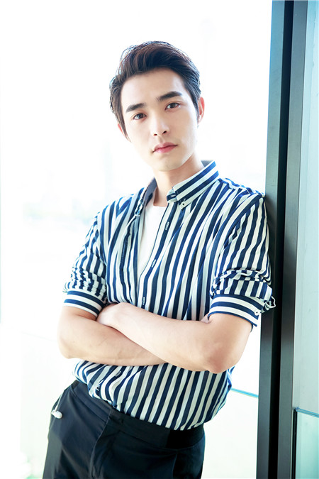 李思阳加盟一粒红尘出演律政精英