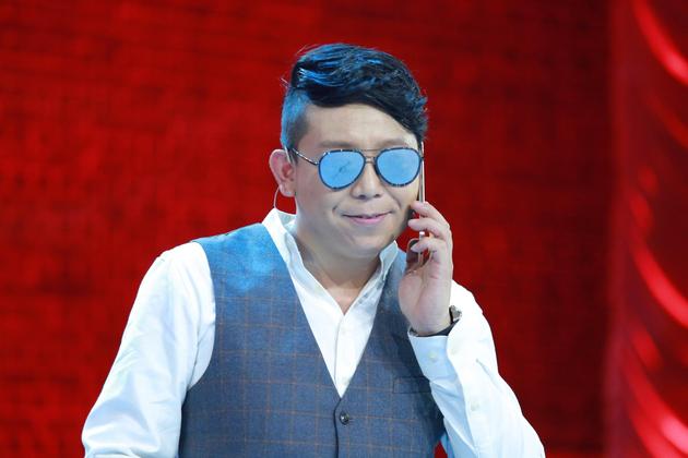 焦小龙的老婆董丹表演的小品虽然没能得到太高的评价,但是最后还是