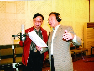 许镜清（左）与蒋大为录制歌曲