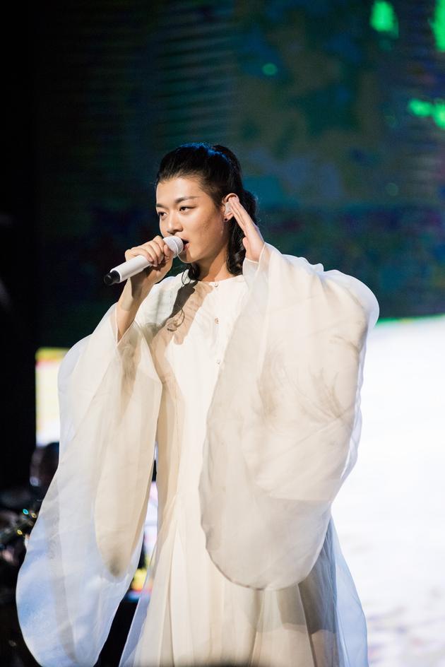 霍尊古风造型舞台