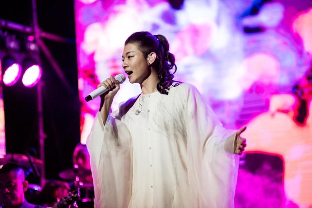 霍尊古风造型开唱