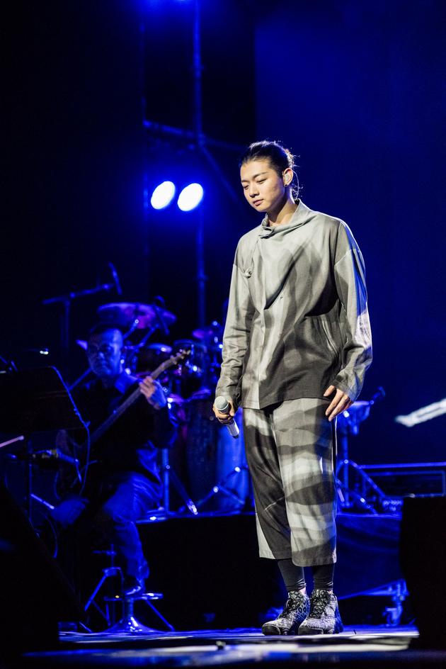 霍尊个唱金曲串烧舞台