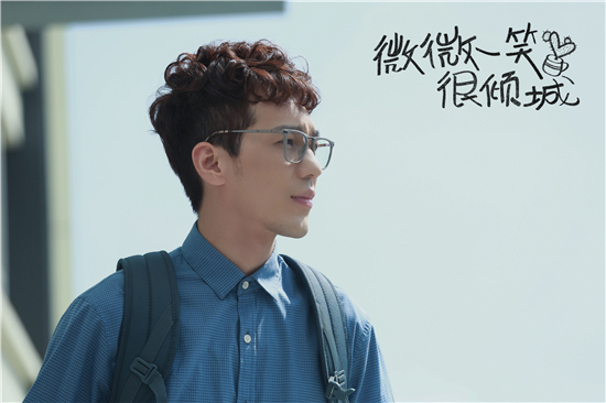 白宇微微一笑很倾城