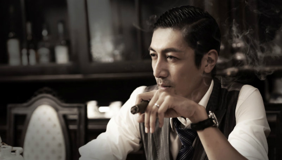 张鲁一饰演毕忠良张鲁一《麻雀》剧照新浪娱乐讯 由