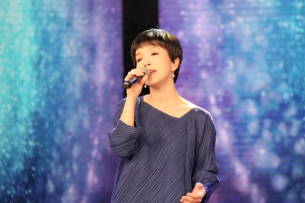 陈明献唱《谁懂女人心》