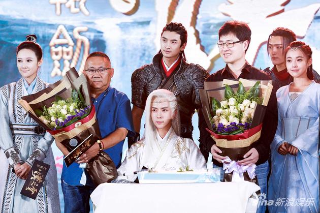 《轩辕剑》于朦胧喂张云龙"爱的"冰沙