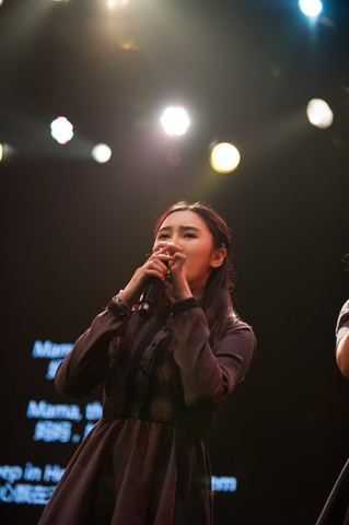 音乐剧演员在尽情表演