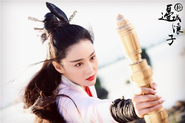 张馨予饰马芳铃