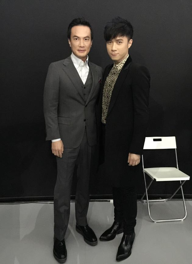 李泉与古巨基后台合影