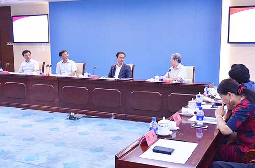  曹建明检察长出席座谈会并发表重要讲话