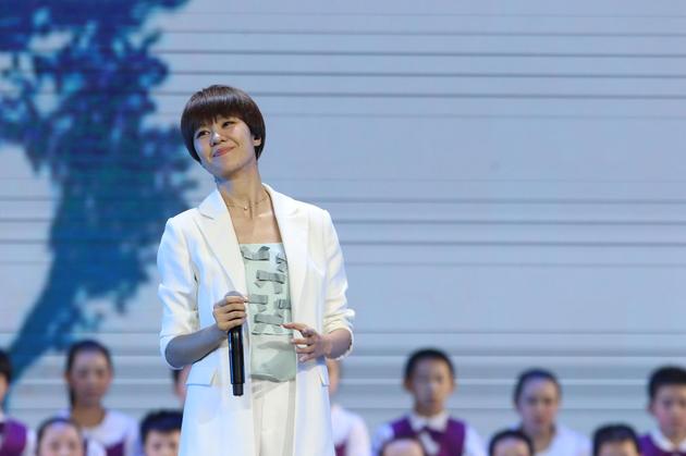 郁可唯演唱《暖心》