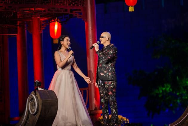 平安、陈思思央视秋晚舞台