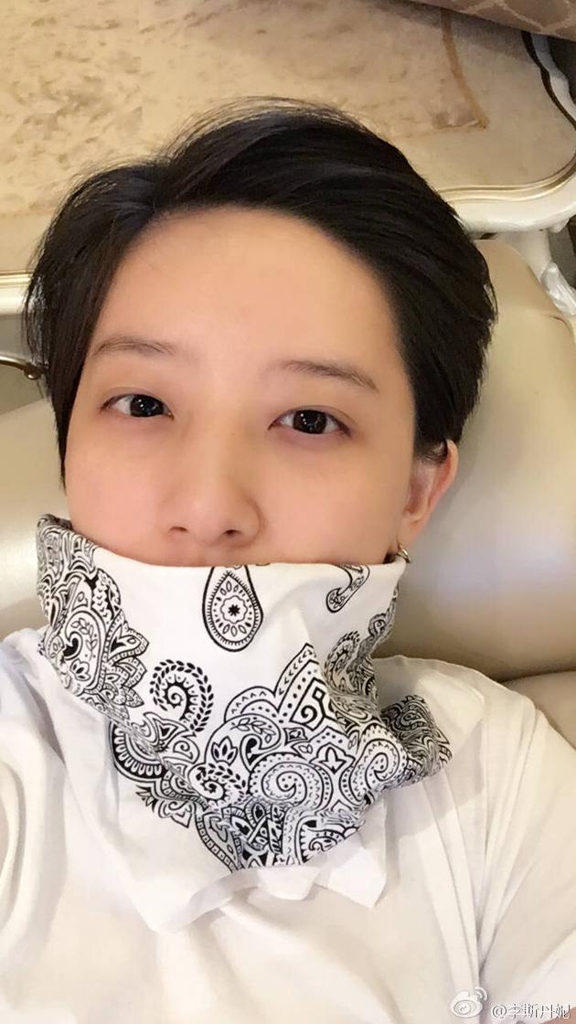 李斯丹妮蒙面自拍