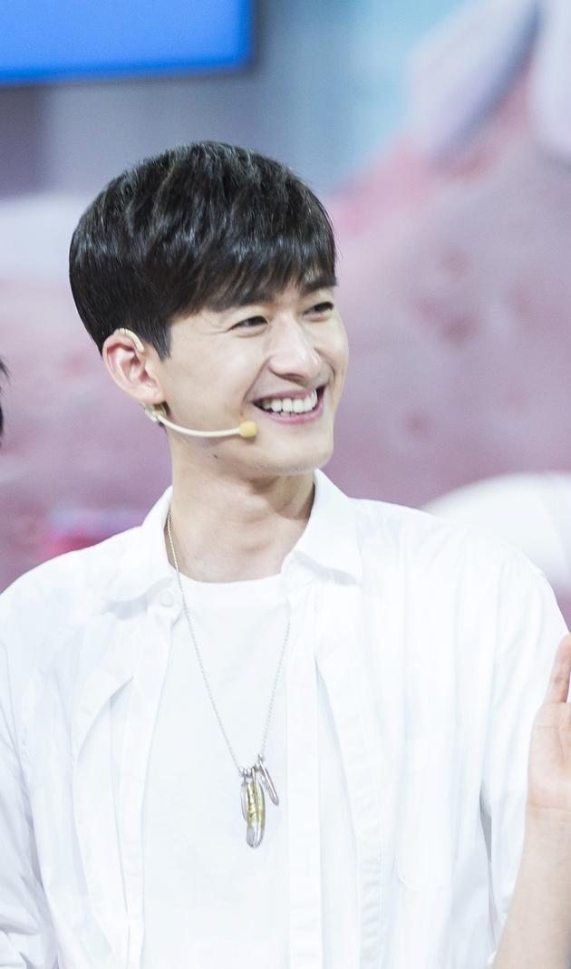 张翰自曝家中长蘑菇携惊喜大礼送甜心