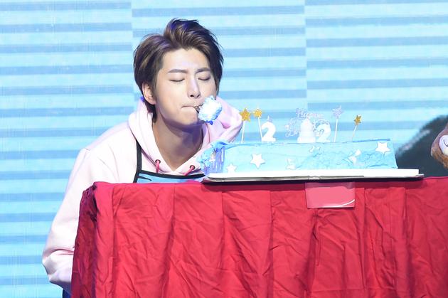 陈秋实现场做游戏