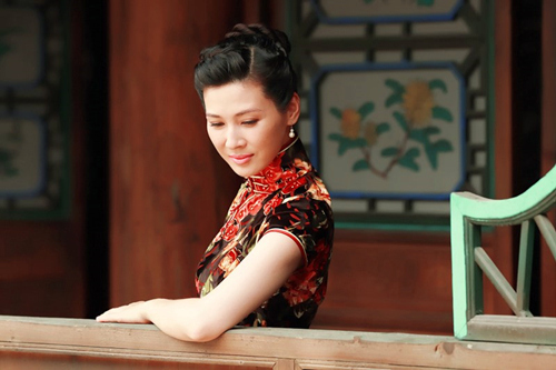宜昌保卫战童蕾身穿旗袍展东方之美