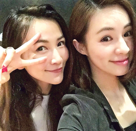 吕晶晶（右）晒合照力撑老板娘诸葛紫岐（左）