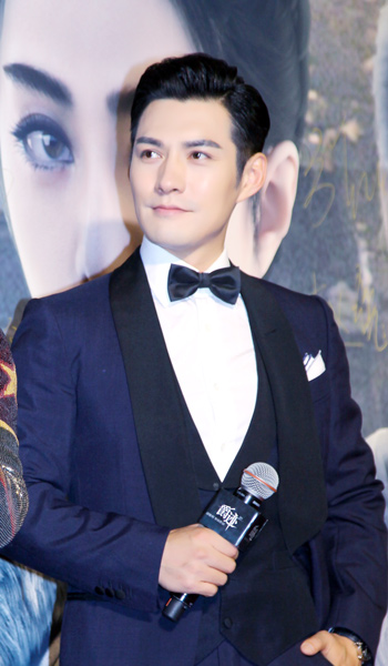 爵迹首映严屹宽兄妹抱牵手杀频发糖