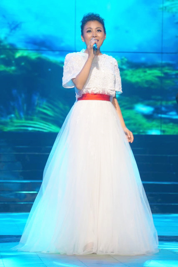 阿鲁阿卓央视献唱《家园》 迎国庆送祝福