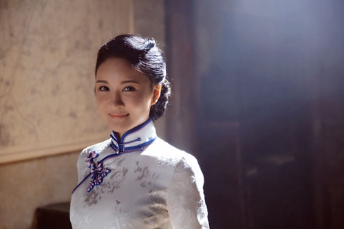 锻刀郑逸桐变身战地天使亦刚亦柔