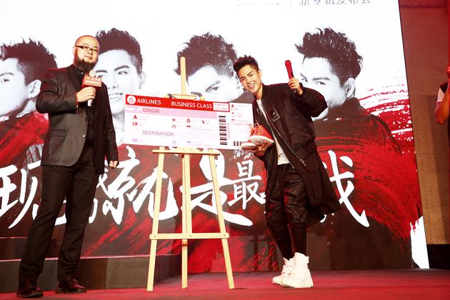 公司送孙子涵飞往美国深造的机票