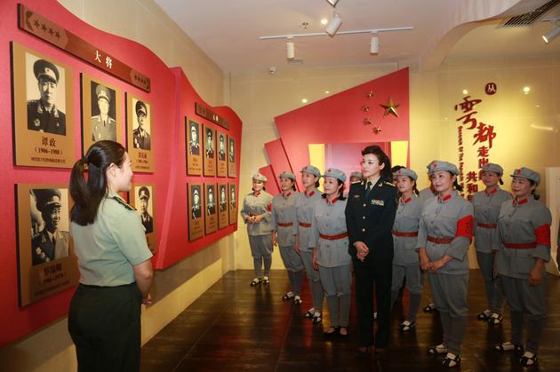 陈思思在中央红军长征出发地纪念馆参观