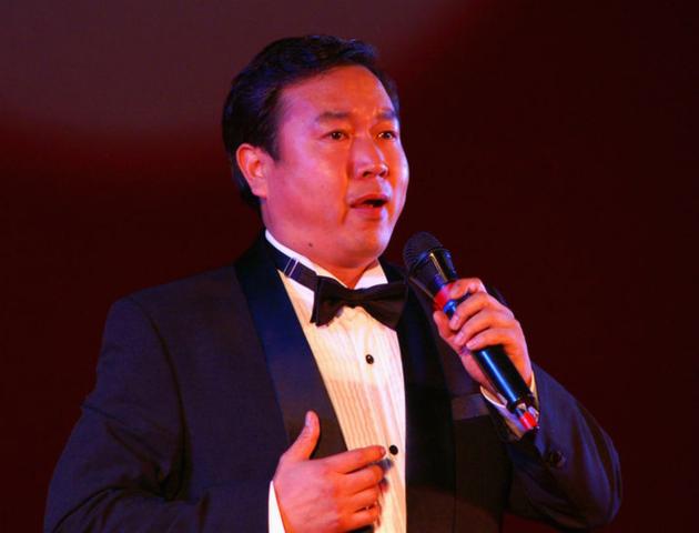 男高音歌唱家李新现