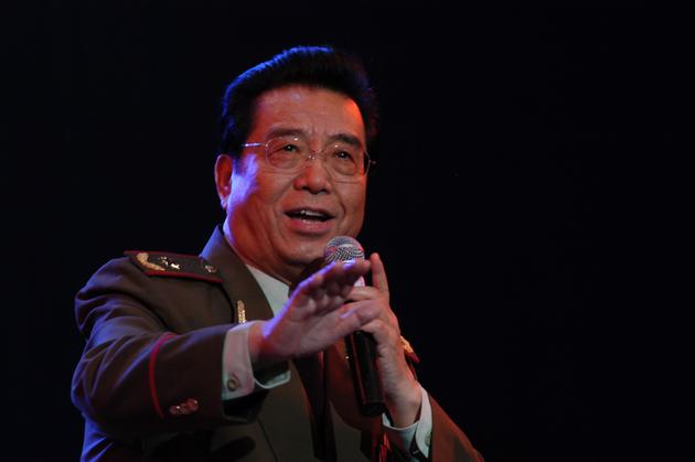 著名男高音歌唱家李双江