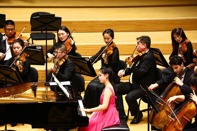 少年钢琴家王雅伦