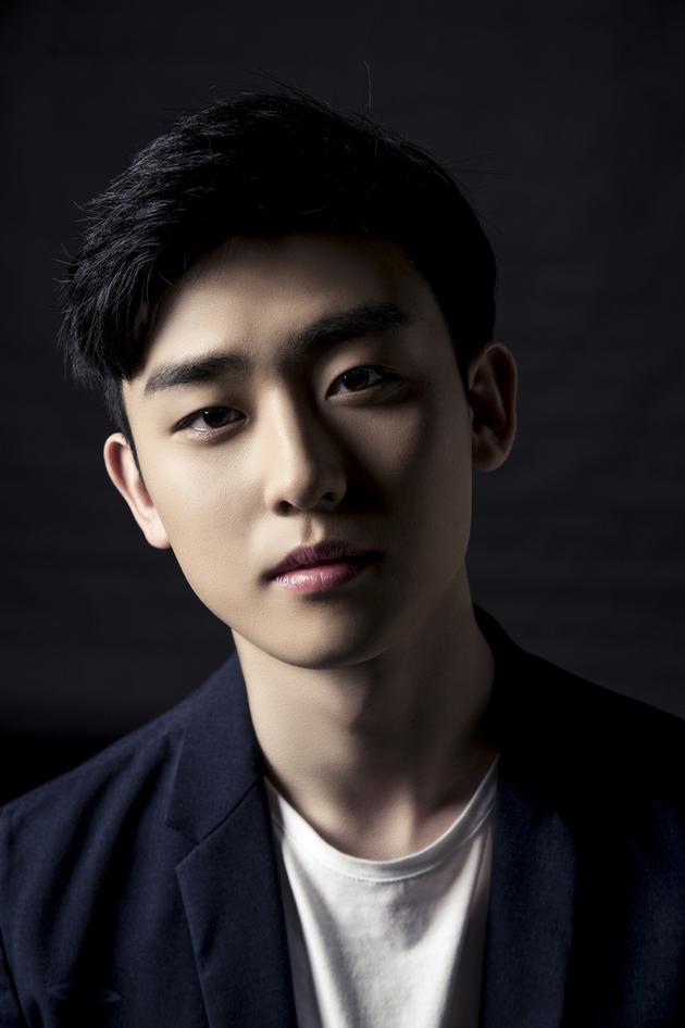 our《1st》数字实体同步发行 展青春能量