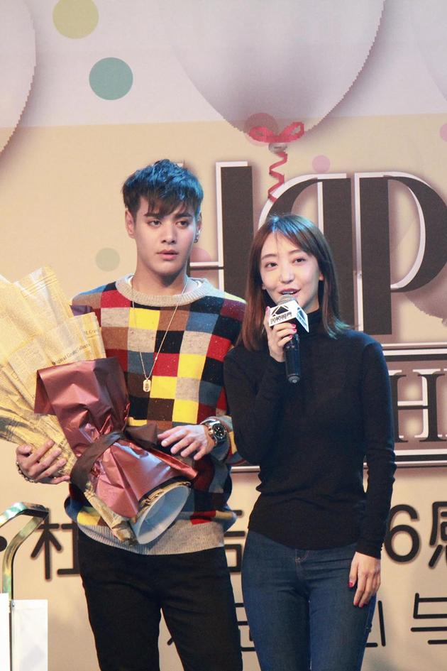 姜尘现身杜天皓生日会赞对方认真的演员