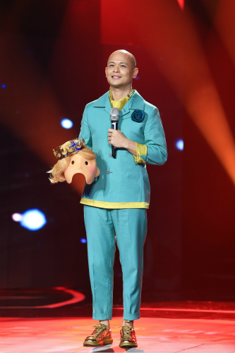 侧田揭面蒙面唱将