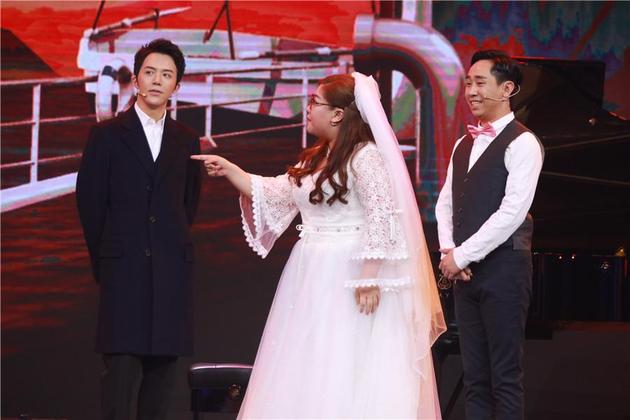 李云迪化身“海上钢琴师”拆散恩爱情侣