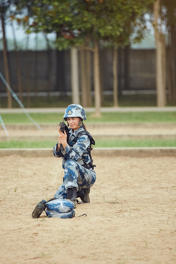 真男2沈梦辰开启自黑模式吃瓜尽显豪放