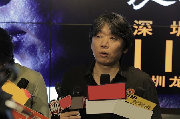 老狼接受媒体采访